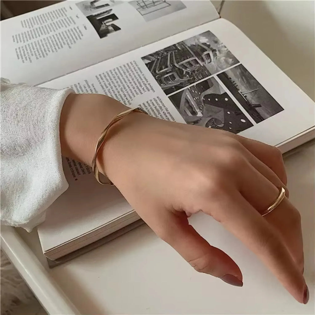 Twist Simple Bracelet