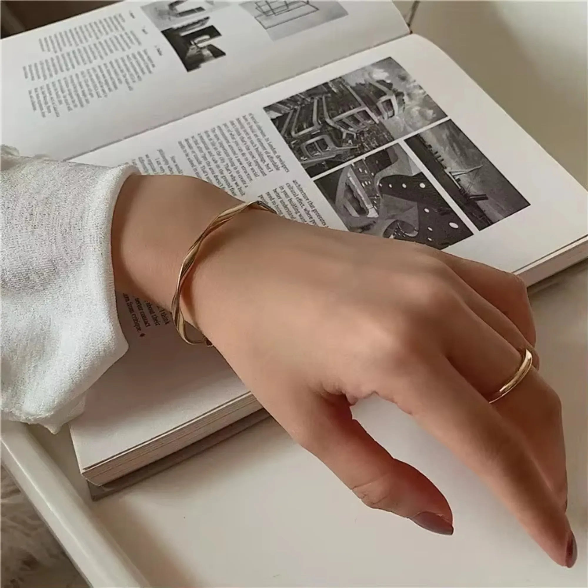 Twist Simple Bracelet