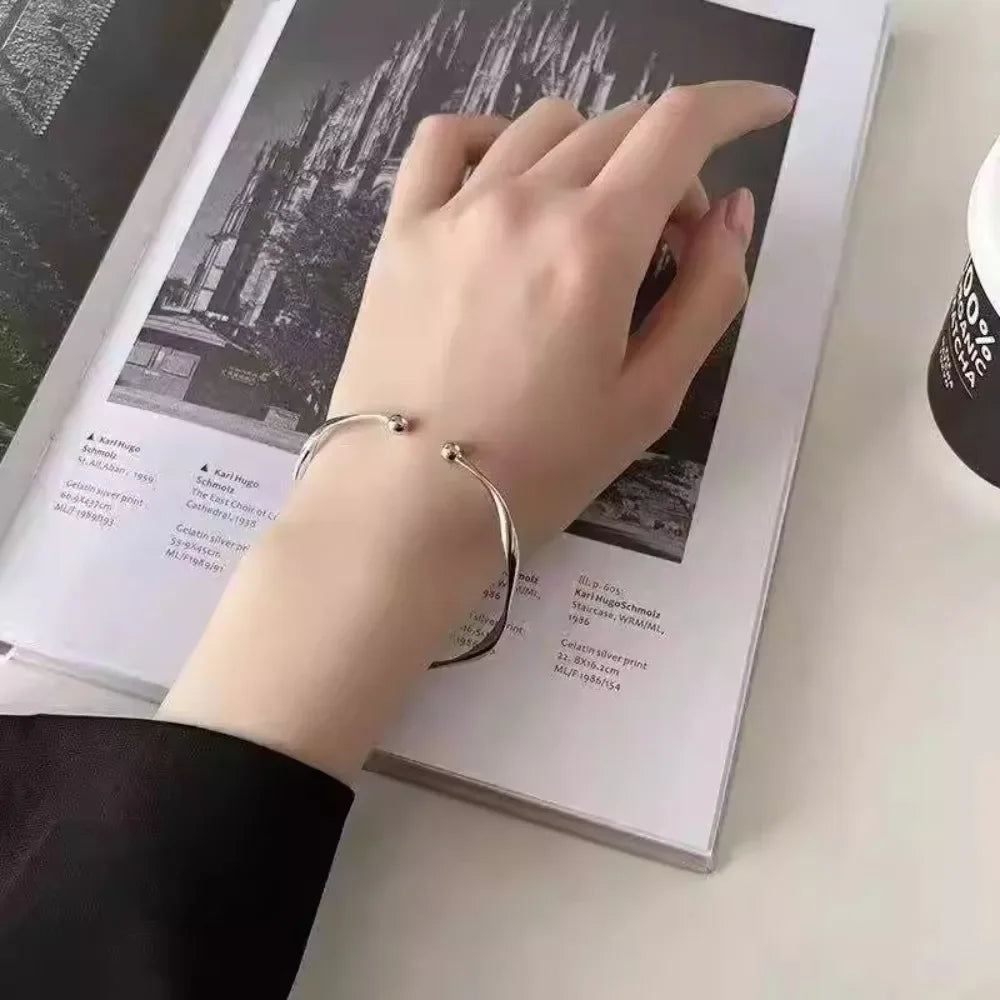 Twist Simple Bracelet