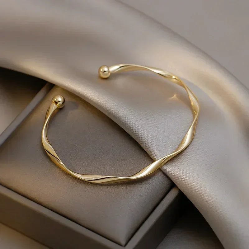 Twist Simple Bracelet