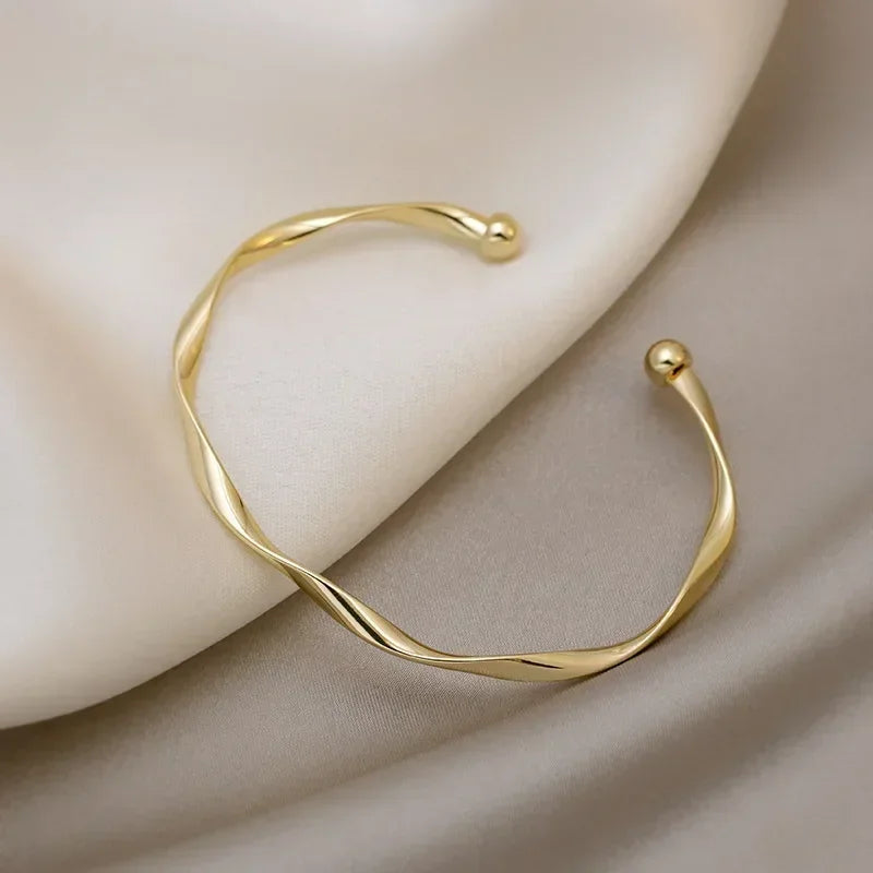 Twist Simple Bracelet