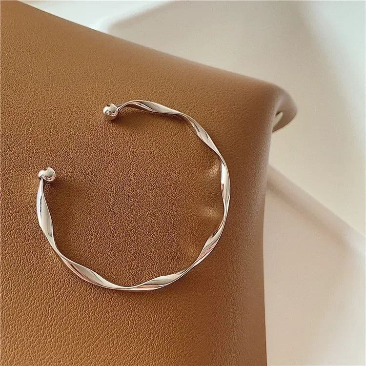 Twist Simple Bracelet